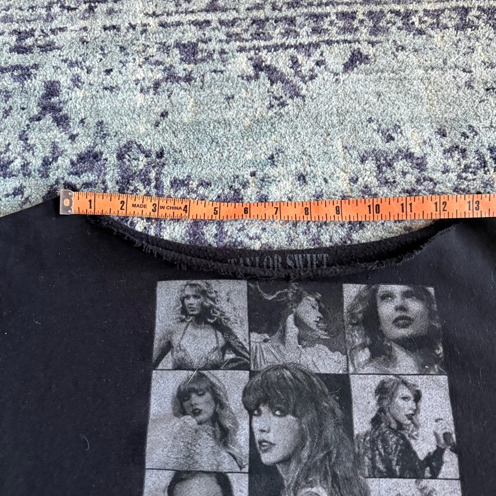 Taylor Swift The Eras Tour Self Cut Black Concert Crewneck Pullover Size Small - Picture 8 of 9